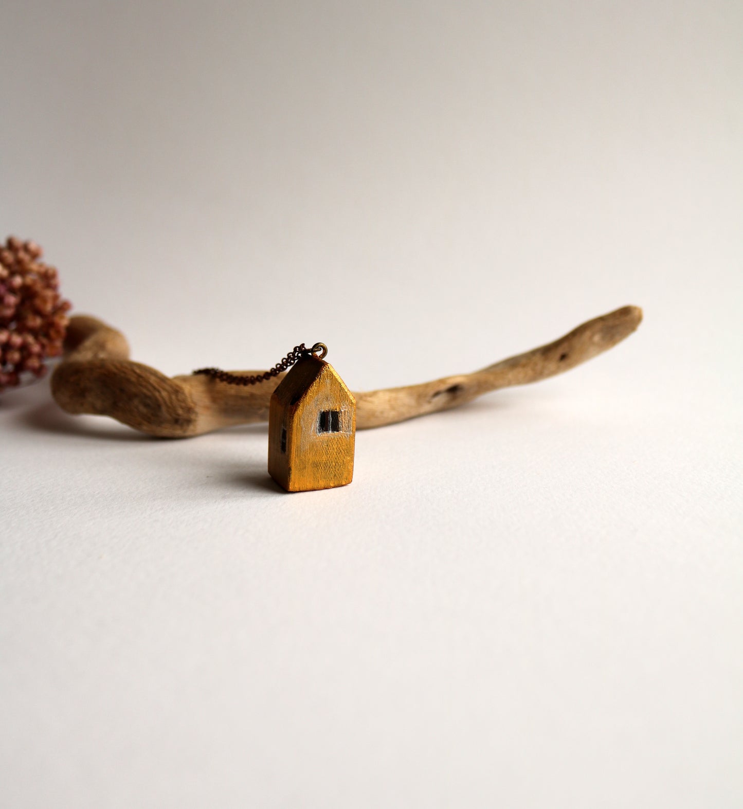 Златната къща с прозореца