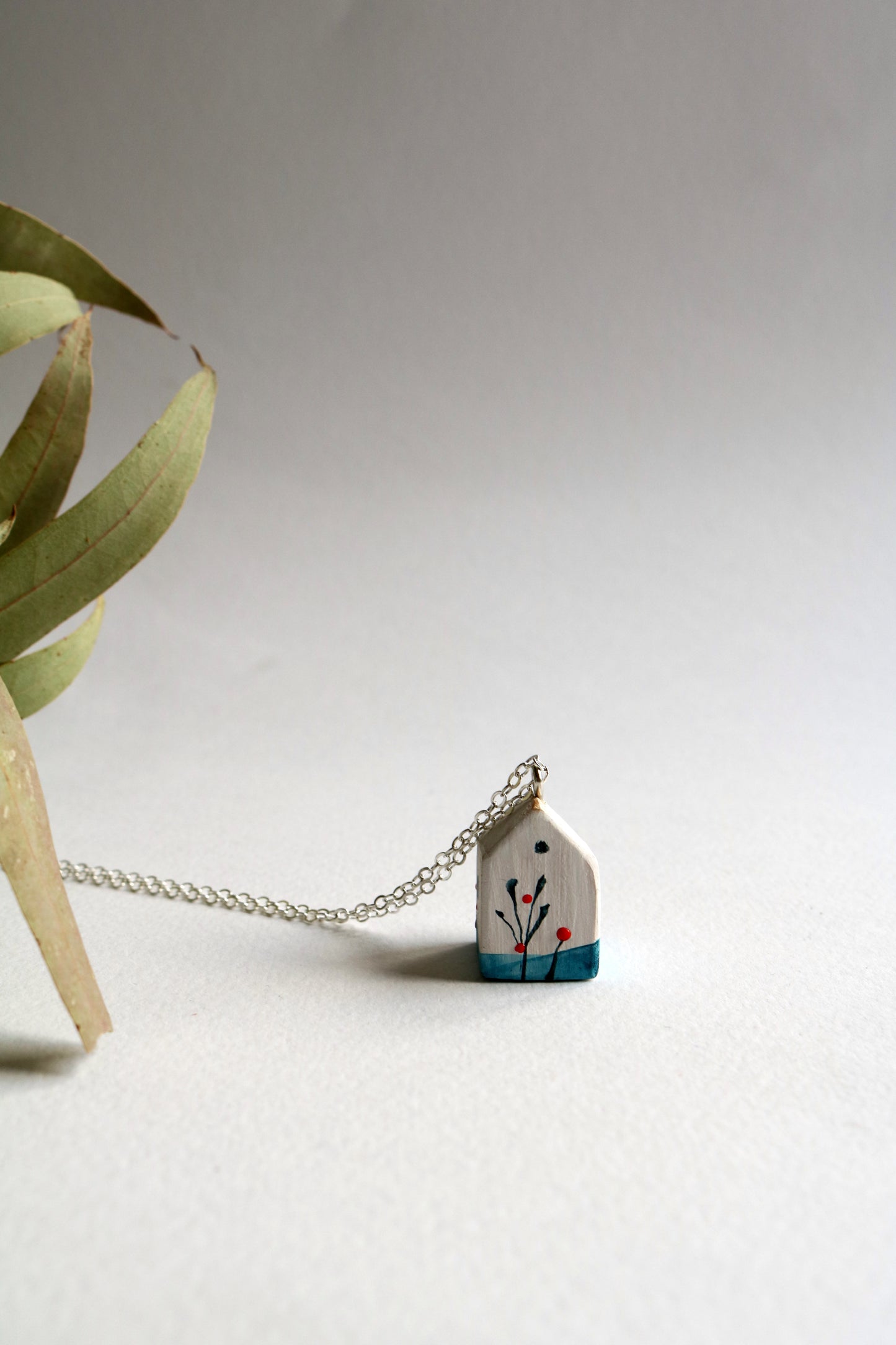 Къщата със синята точка