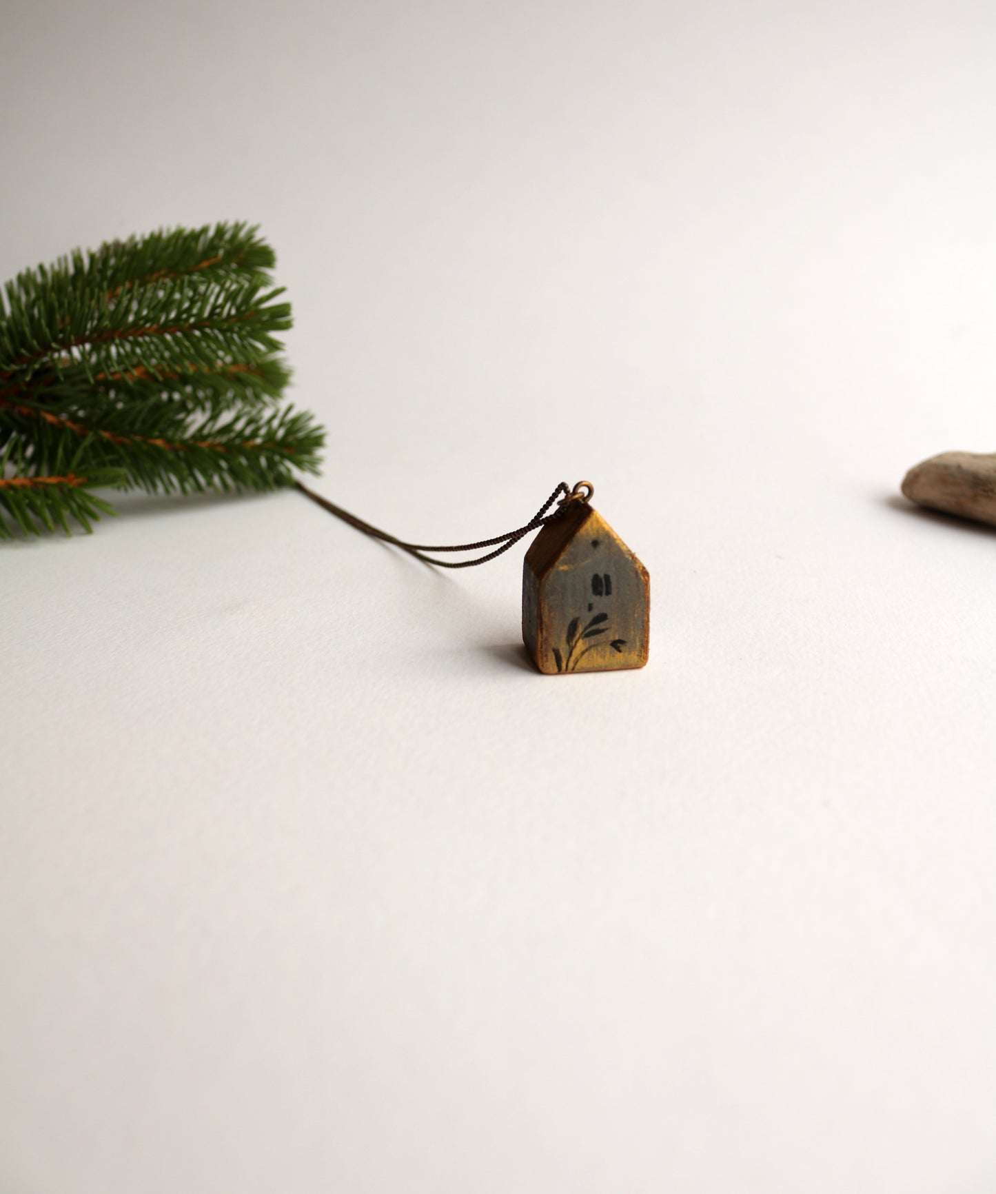 Къщата със сребърния прозорец