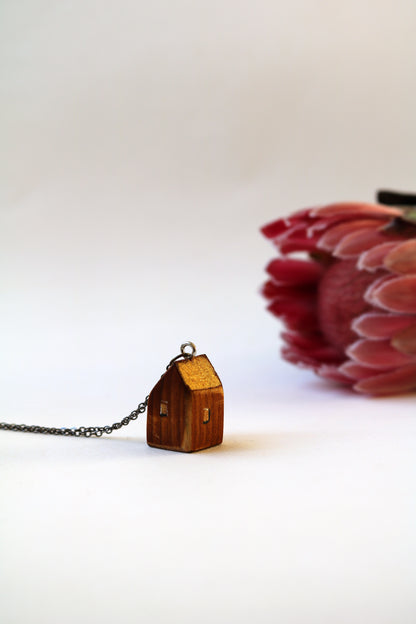 Къщата със златния покрив