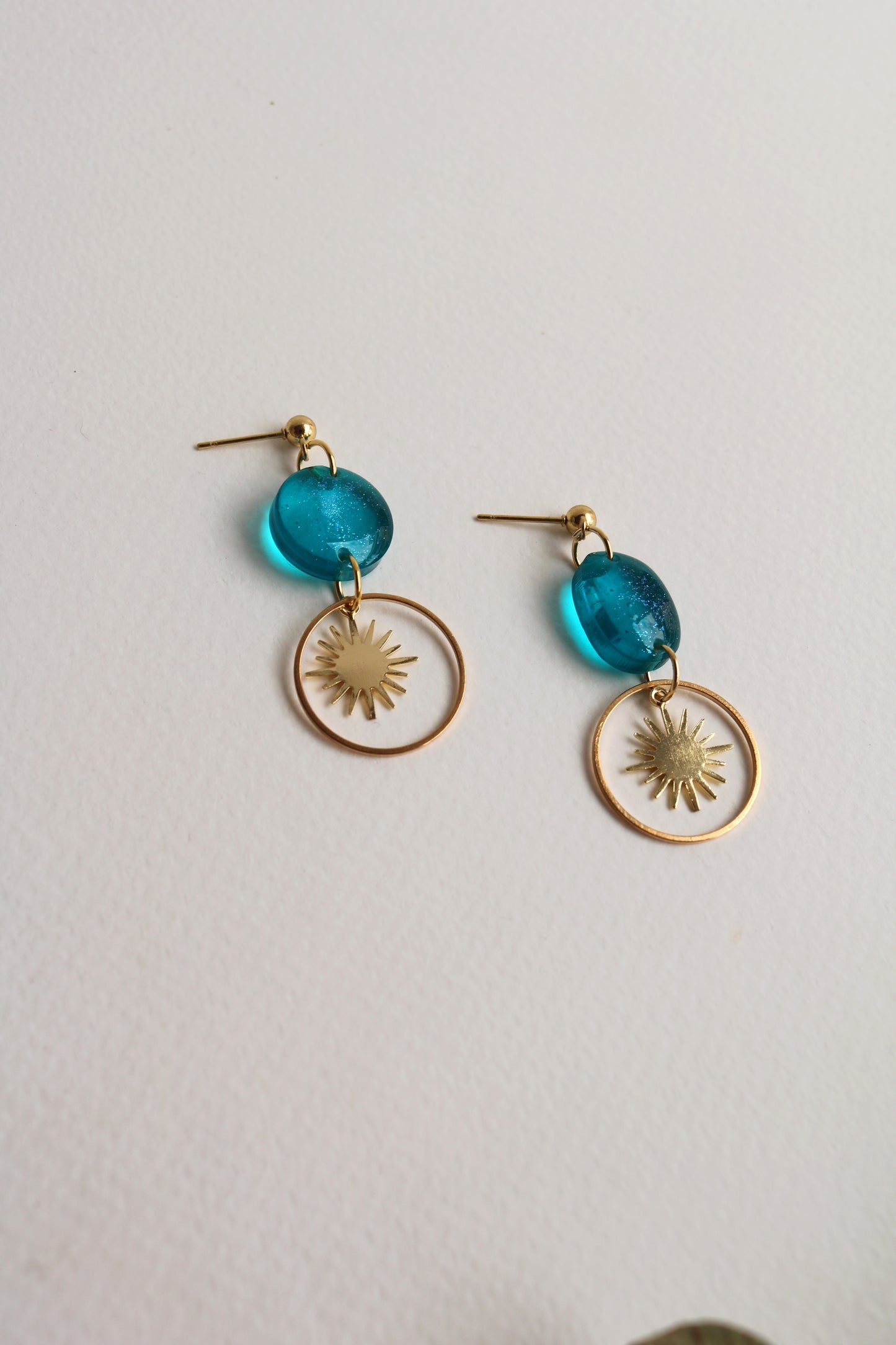 Синьо слънце