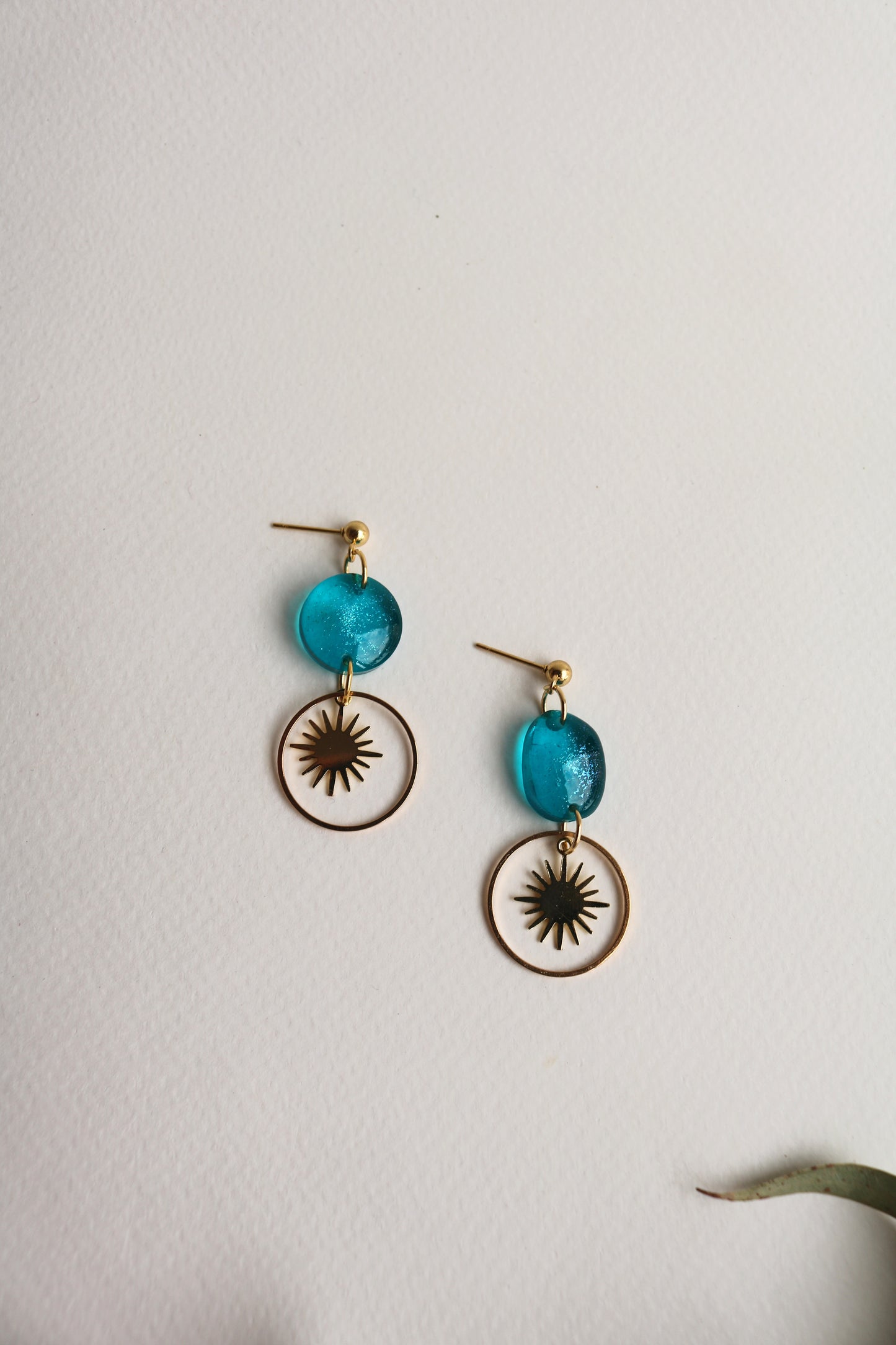 Синьо слънце