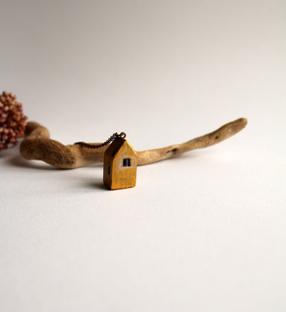 Златната къща с прозореца