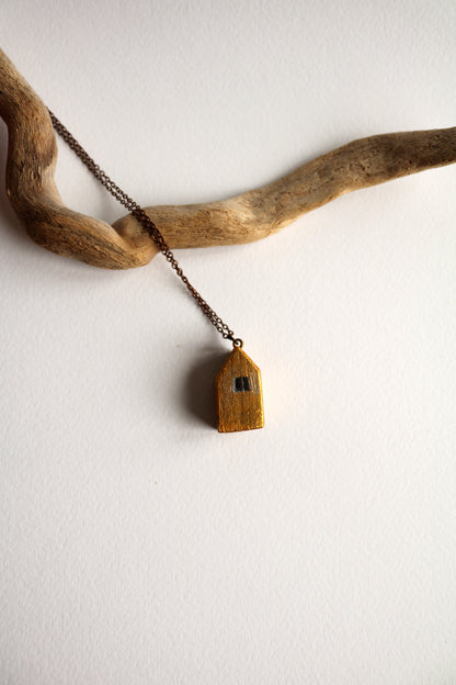 Златната къща с прозореца