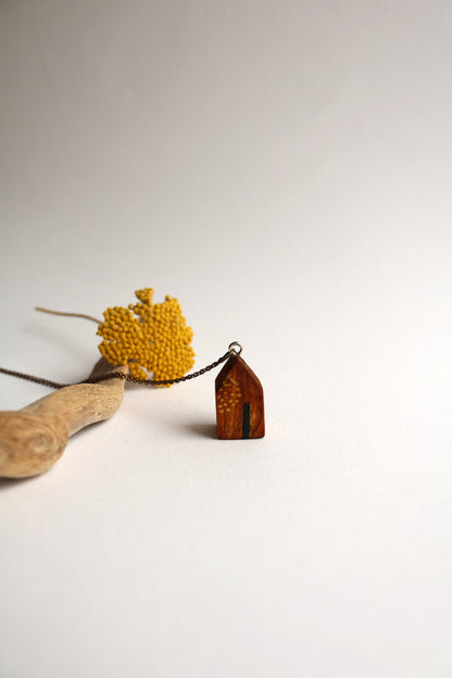 Къщата с точките