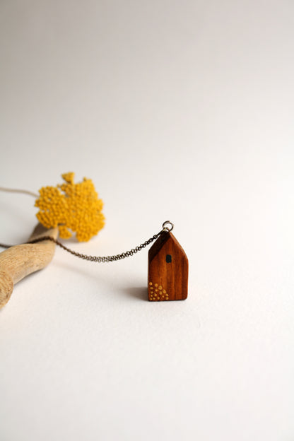 Къщата с точките