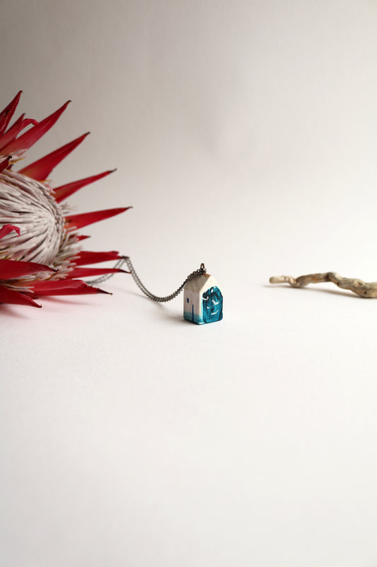 Къщата със синьото цвете