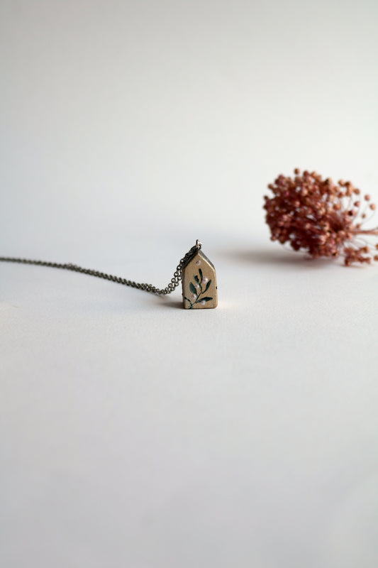 Сивата къща