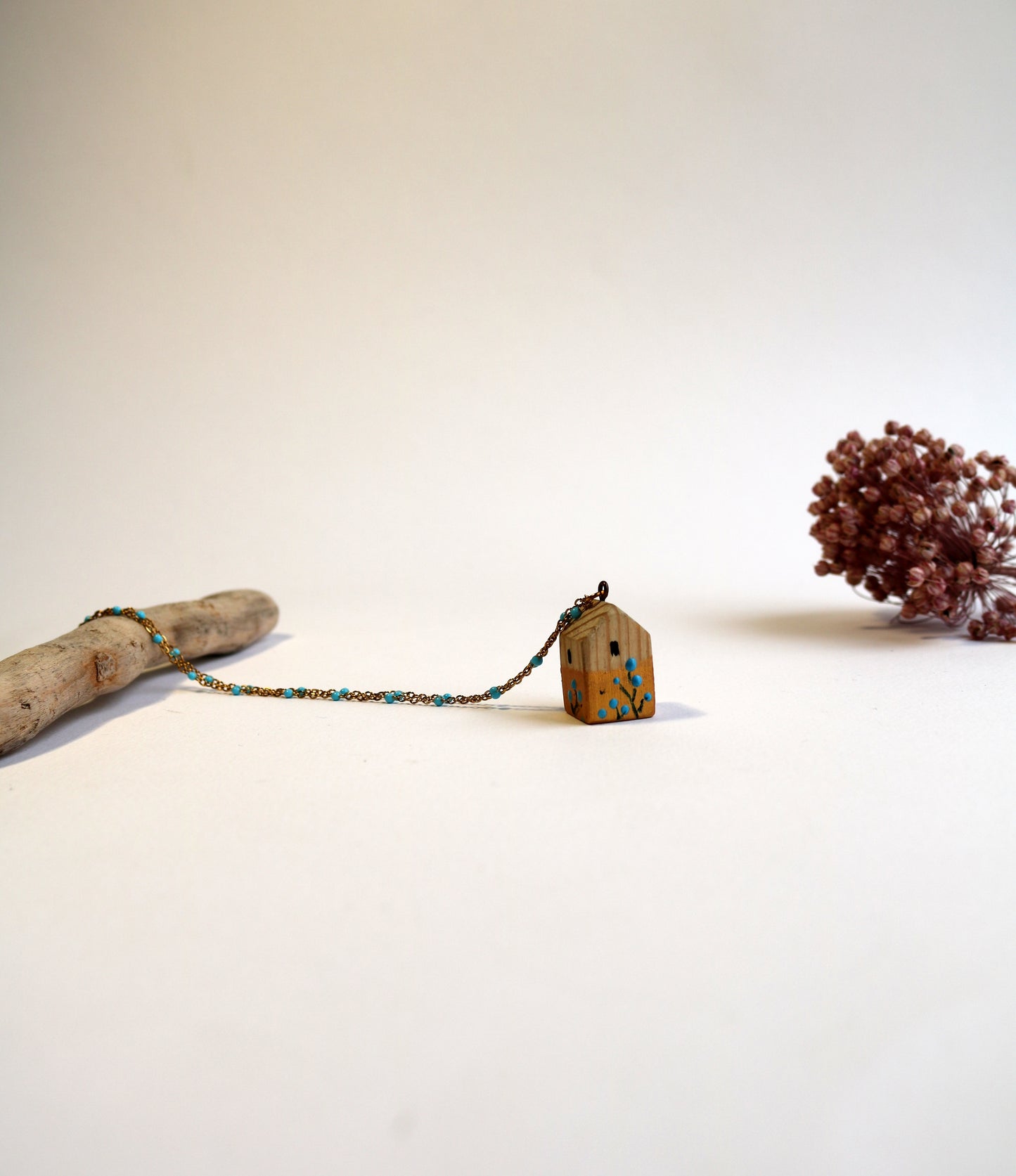 Къщата със синьото цвете