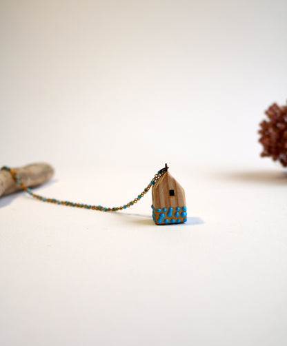 Къщата със сините точки