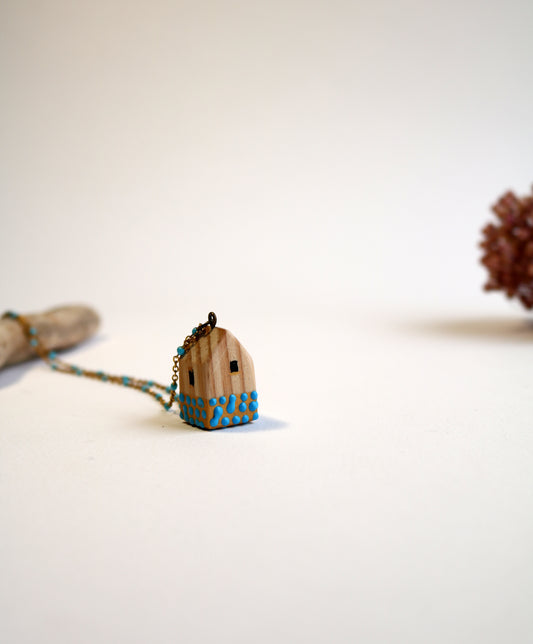 Къщата със сините точки