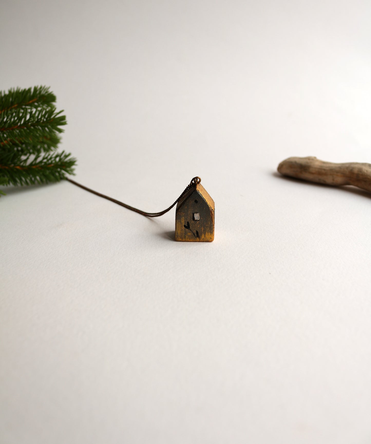 Къщата със сребърния прозорец