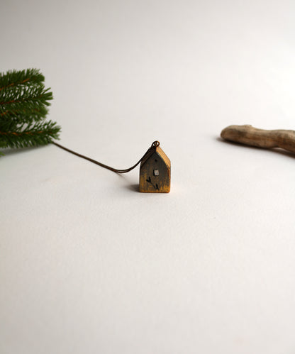 Къщата със сребърния прозорец