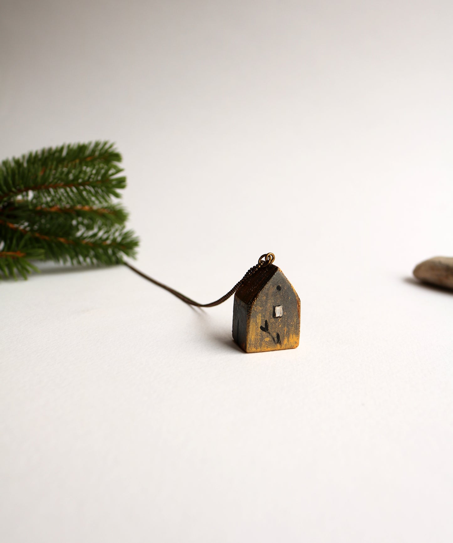 Къщата със сребърния прозорец