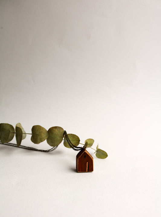 Къщата с покрива от точки